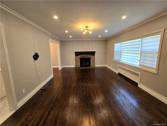 Foto del edificio - 48 Halladay Ave