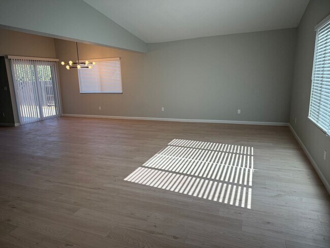 Foto del edificio - 3266 Shelby Pl