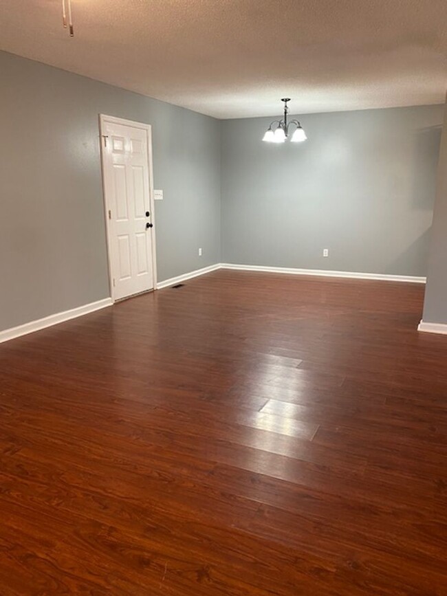 Foto del edificio - 3Bedroom 2 Bath House w/ attached Garage