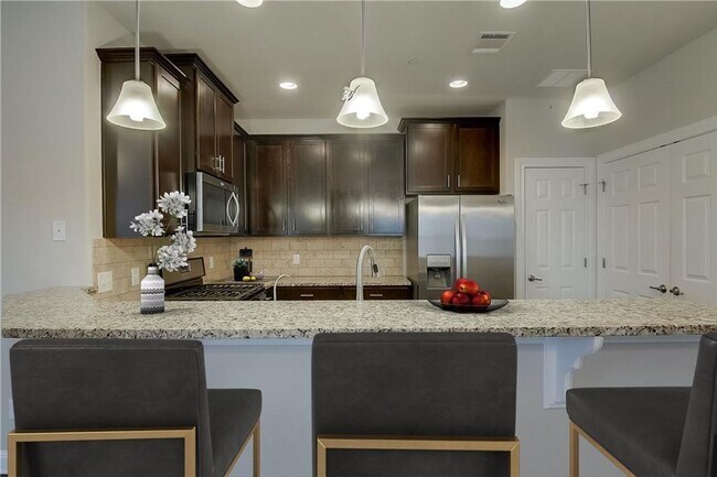 Foto del edificio - 2304 S Lakeline Blvd
