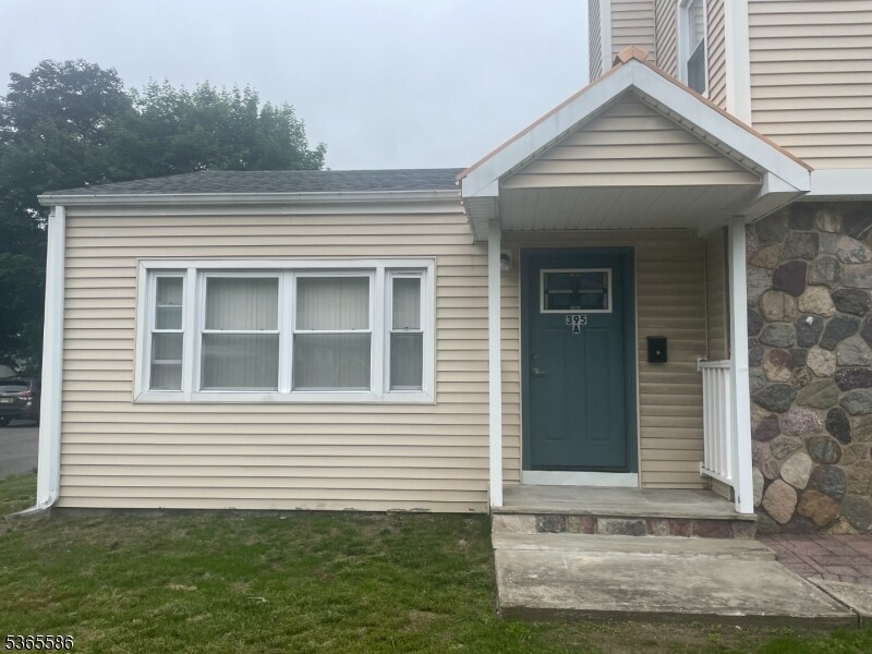 Foto principal - 395 Ringwood Ave