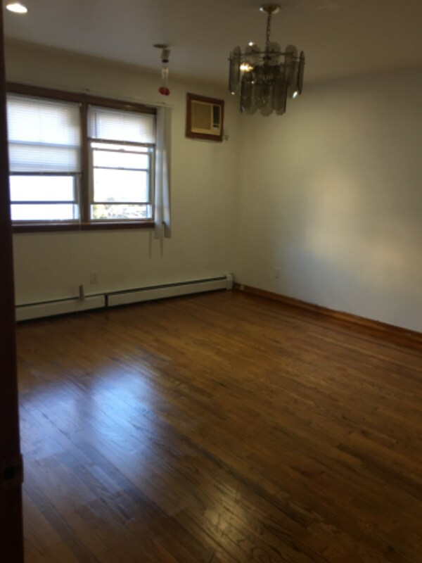 Building Photo - 142 Saint Pauls Ave
