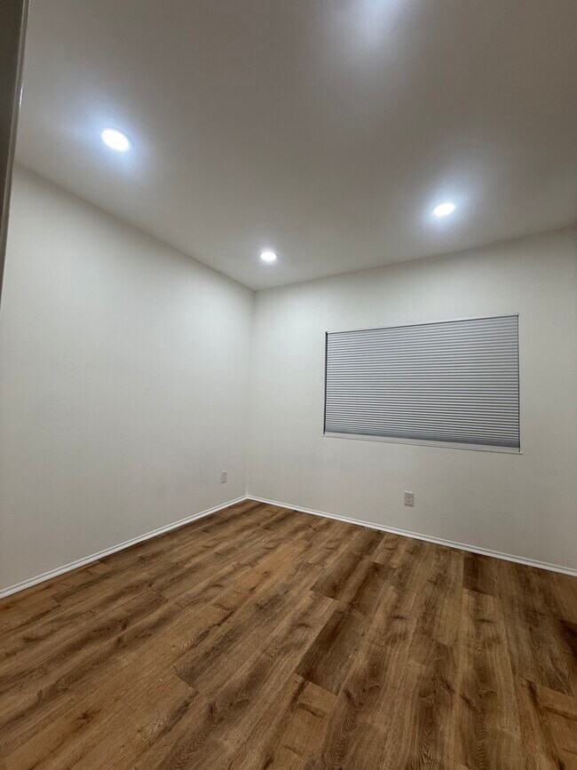 Foto del edificio - 1400 Bowe Ave