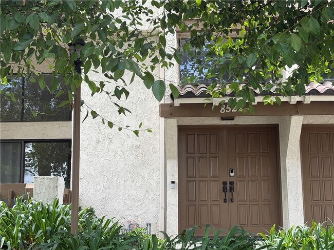 Foto del edificio - 8522 E Village Ln