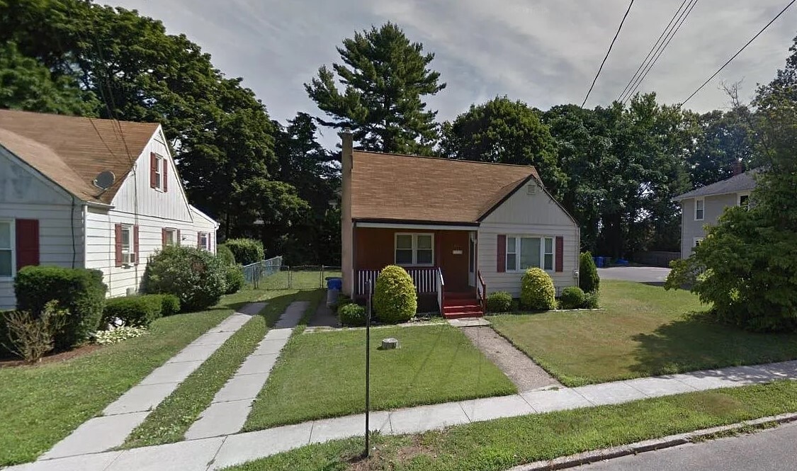 Primary Photo - 415 Victoria St