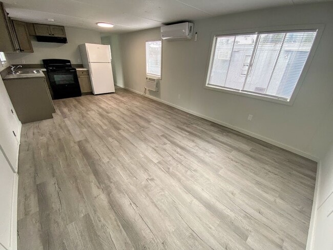 Building Photo - Recently Remodeled 3-Bed Mobile Home in Sulphur