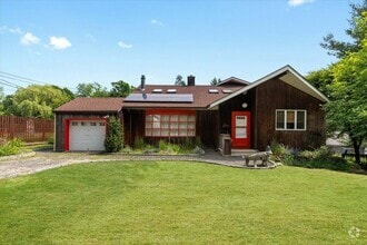 Building Photo - 18 Harvard Ln