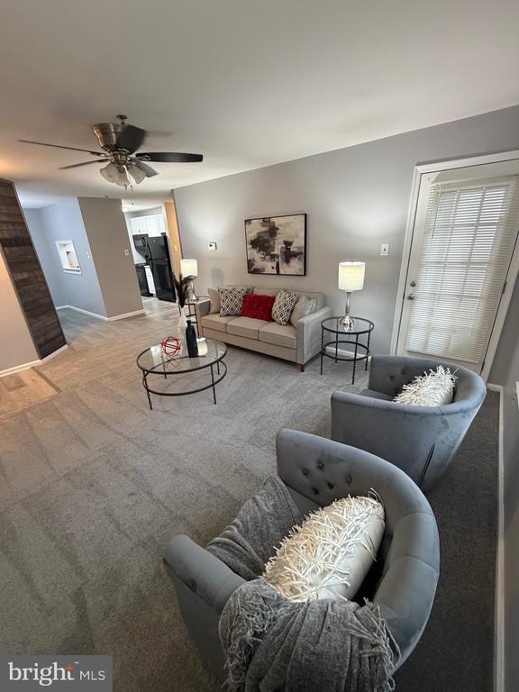 Foto del edificio - 102 Stonehurst Ct