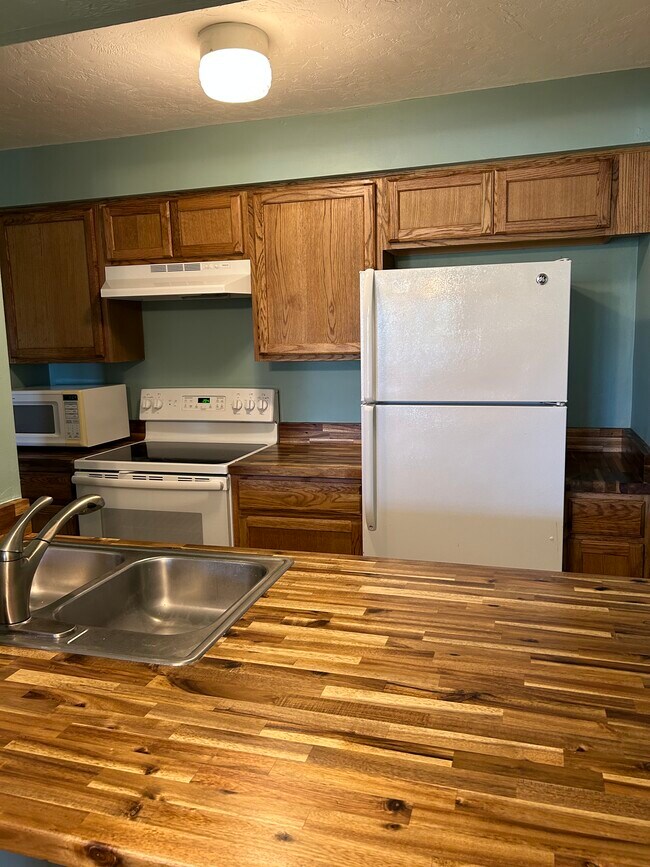 13118 Feather Sound Dr Unit 201, Fort Myers, FL 33919 Condo for Rent