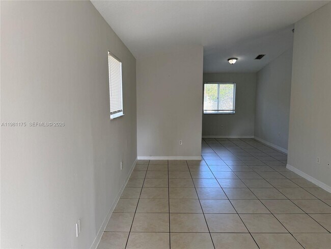 Foto del edificio - 2920 SE 13th Rd