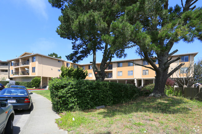 Building Photo - Campos Apartments