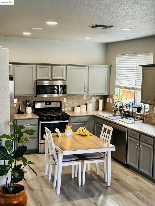 Foto del edificio - 4519 Twin Creeks Ct