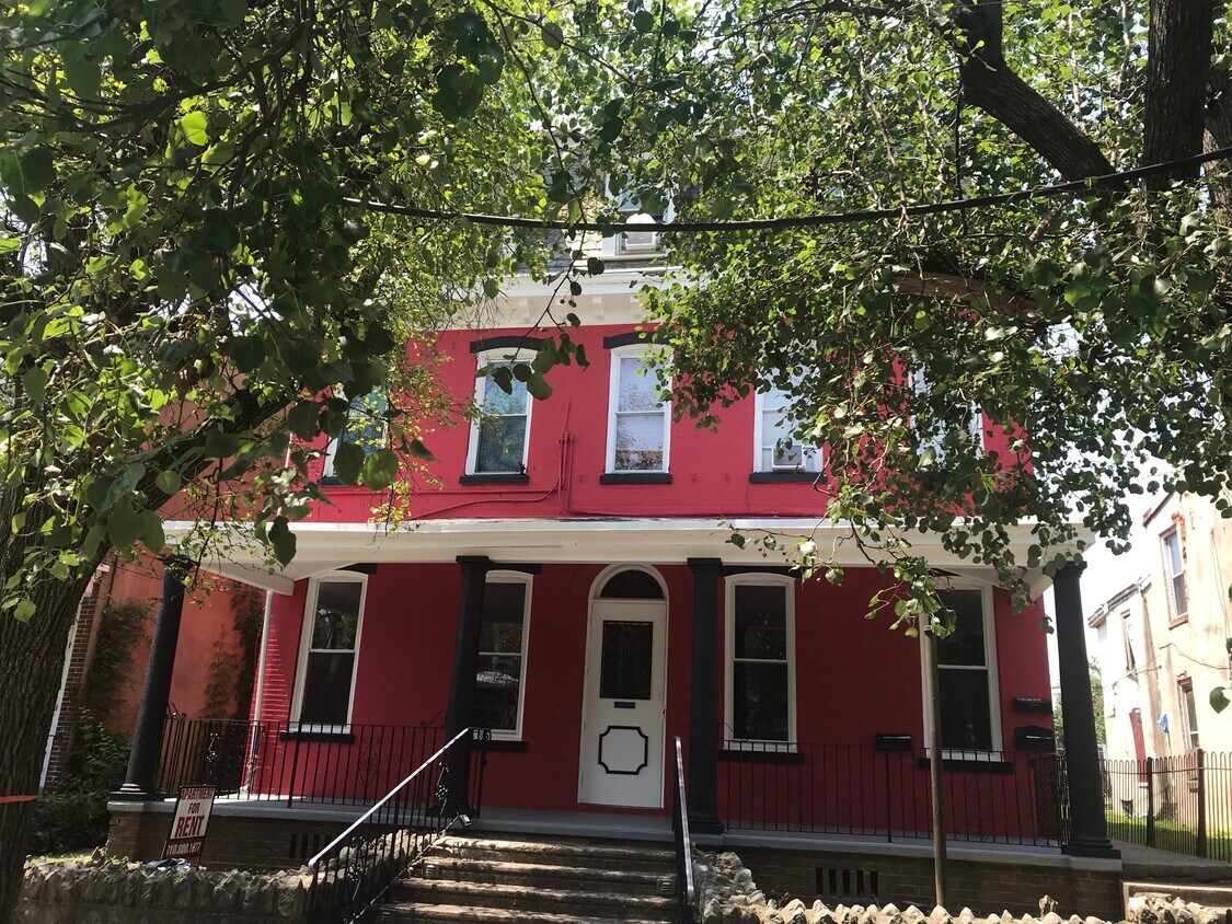 Primary Photo - 330 Kerlin St