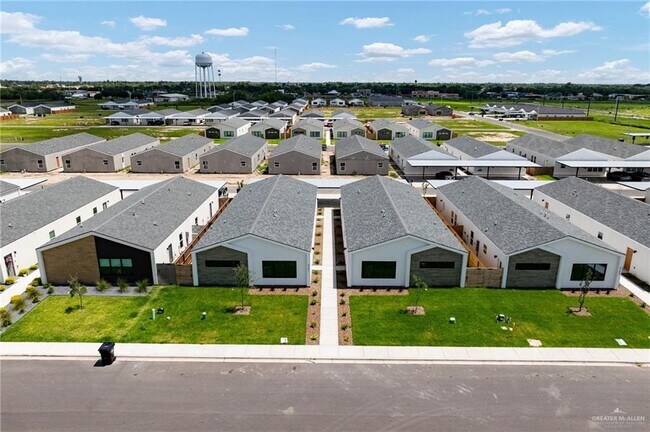 Foto del edificio - 2701 Woodpecker Rd