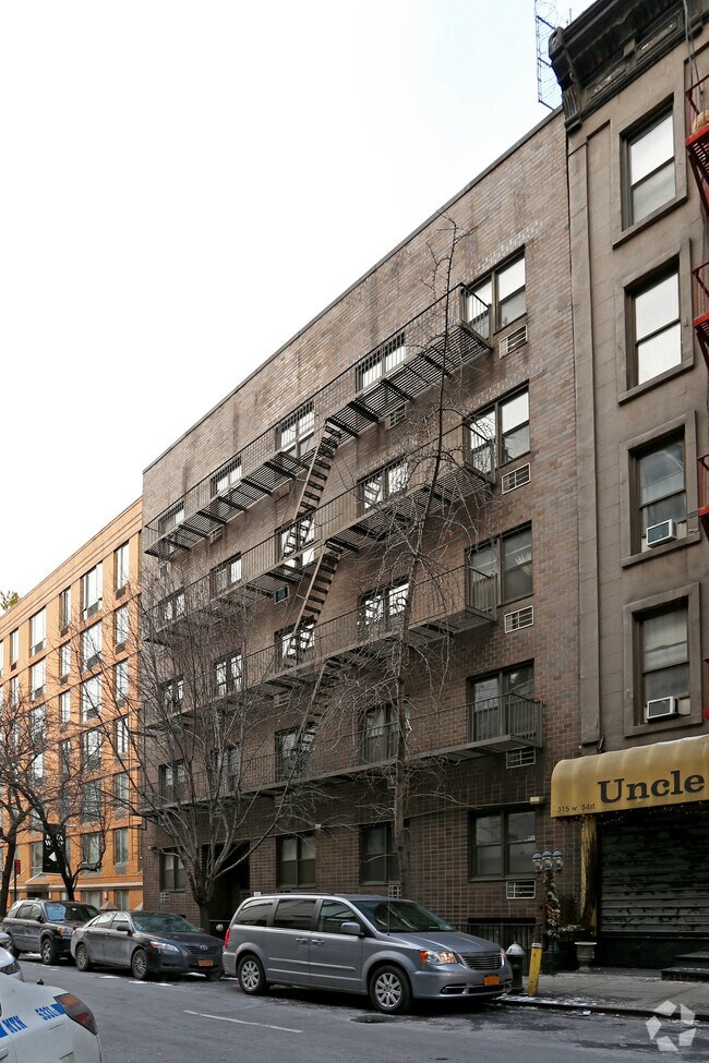 Foto principal - 319 W 54th St