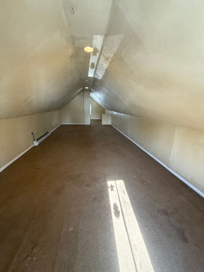 Building Photo - 2 bed 1 bath