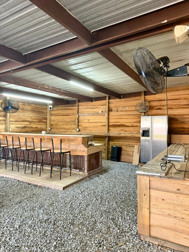 Foto del edificio - 215 Martin-Prejean Rd