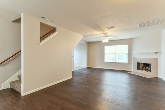 Foto del edificio - 25222 Barmby Dr