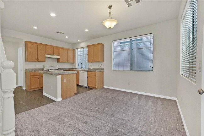 Building Photo - Spacious Home, 3 bedrooms w/ Loft Gated Community w/ Clubhouse, Pool, Spa.