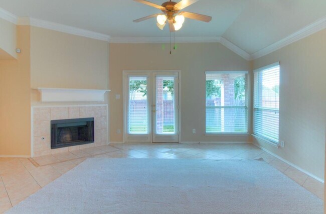 Foto del edificio - 9113 Regal Oaks Dr