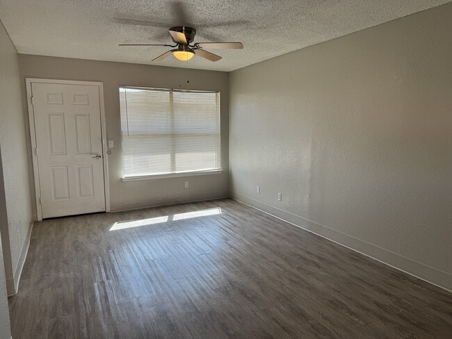 Foto del edificio - 13340 Horizon Blvd