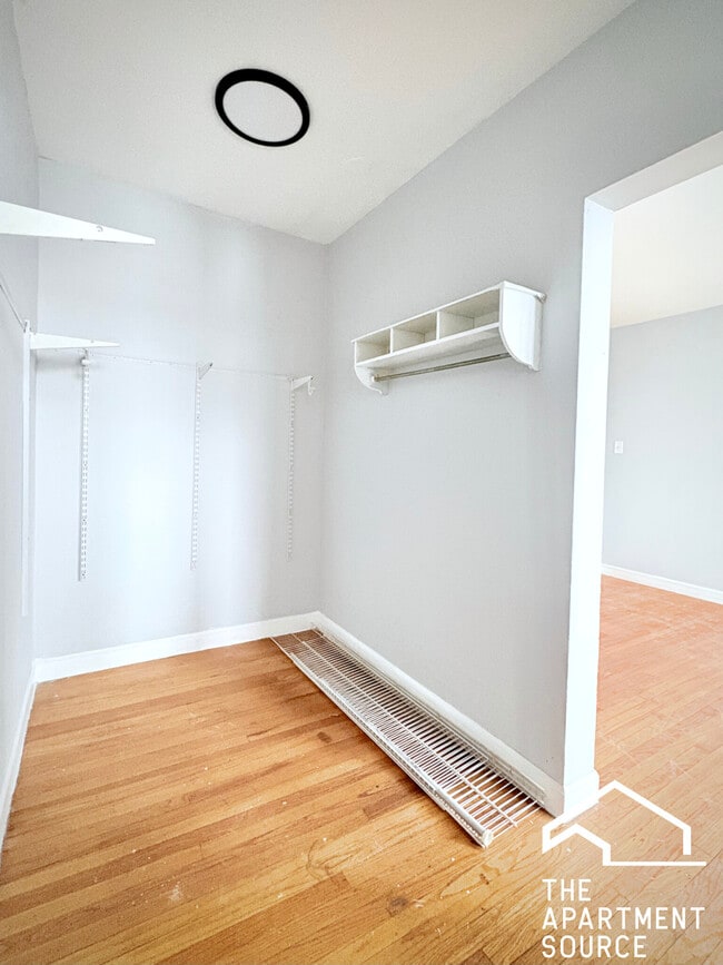 Building Photo - 6228 S Western Ave