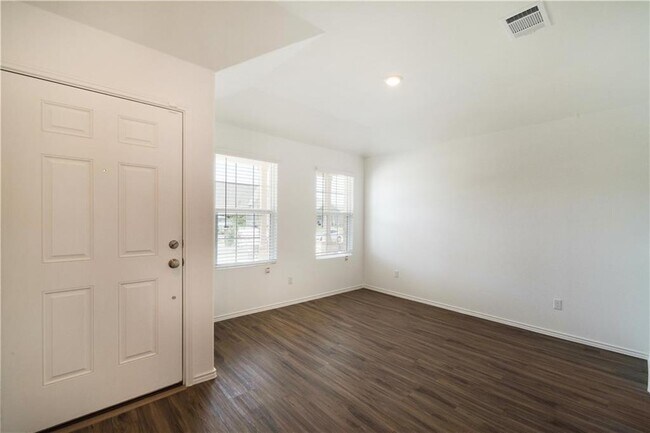 Foto del edificio - 175 Silver Springs Bend