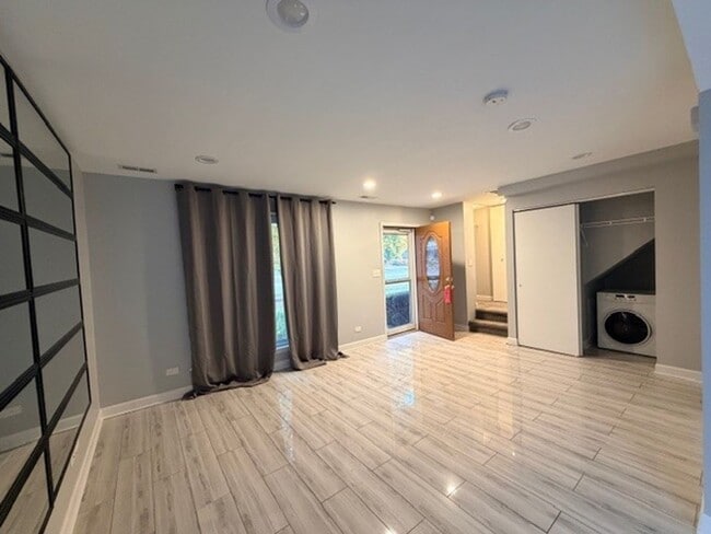 Foto del edificio - Large 3 Bedroom 1 Bath Townhome