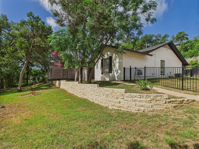 Foto del edificio - 6108 Shadow Valley Dr