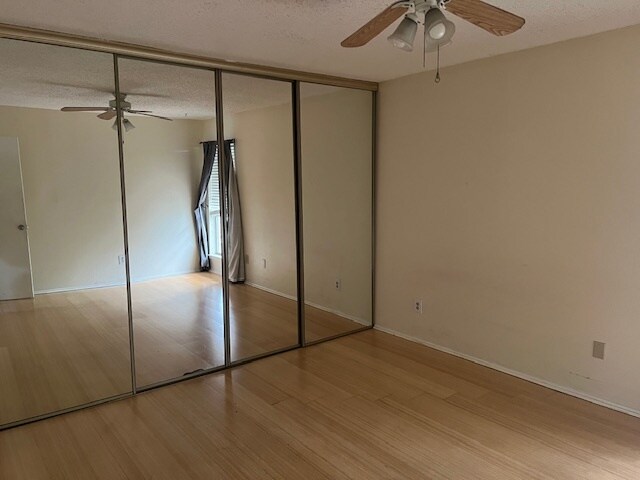 Foto del edificio - 6910 Hart Ln