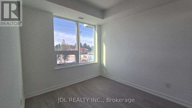 Photo du bâtiment - 2501 Saw Whet Blvd.