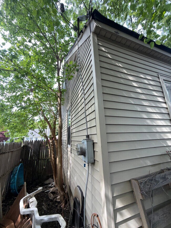Building Photo - 3002 Arizona Ave