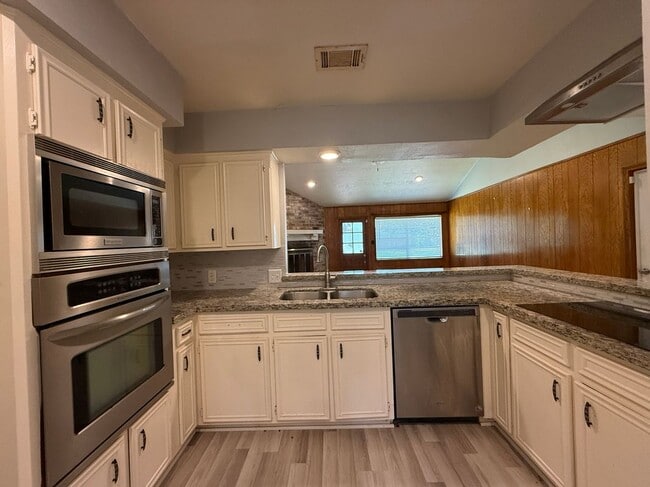 Foto del edificio - 422 Gamewood Dr