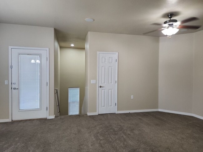 Building Photo - Cedar Crossings Townhome