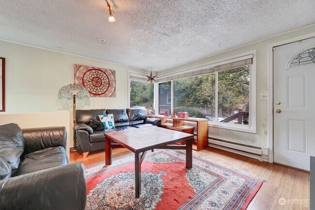 Foto del edificio - Great Leschi location!