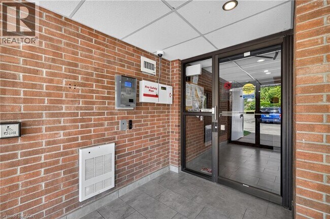 Building Photo - 65 Silvercreek Pkwy N