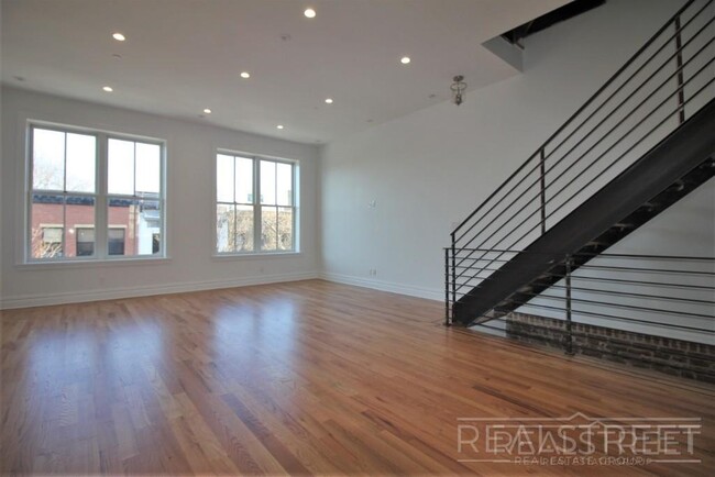 Plano de planta - 333 Tompkins Avenue