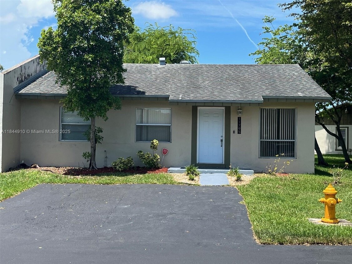 Foto principal - 11795 SW 122nd Pl