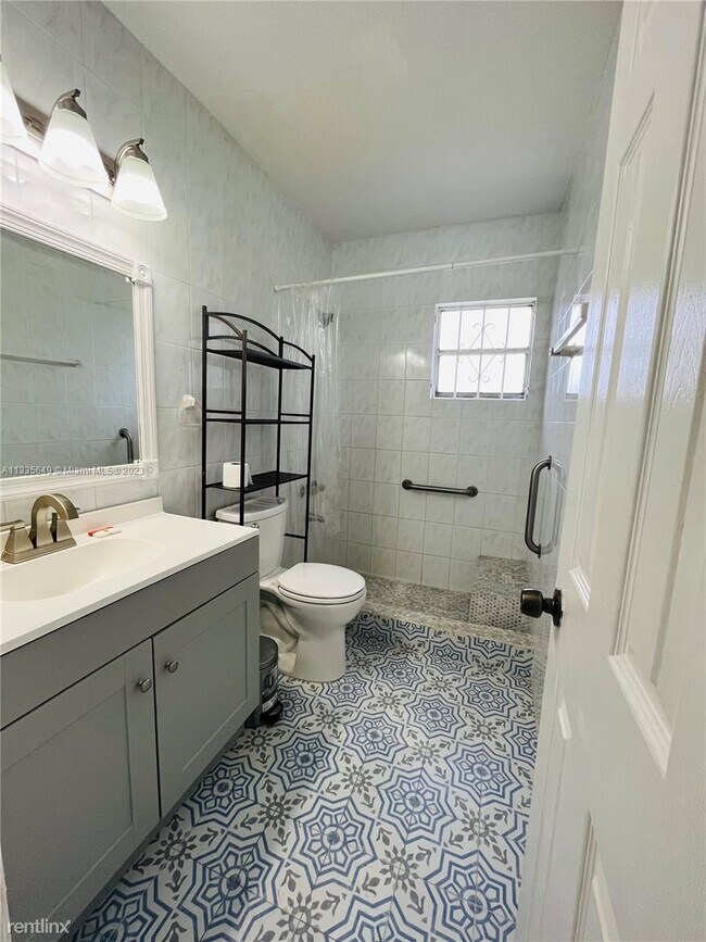 Building Photo - 3 br, 1 bath House - 12811 SW 43rd Dr Apt 122