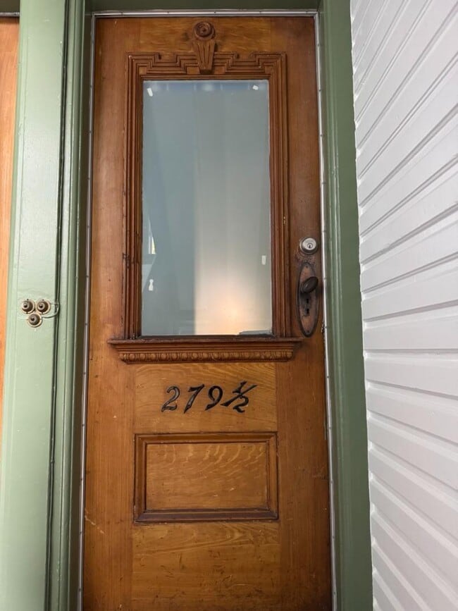 Building Photo - 279 1/2 Clinton Park