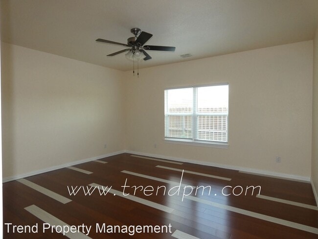Building Photo - 5 br, 3.5 bath House - 1501 Kingfisher Drive