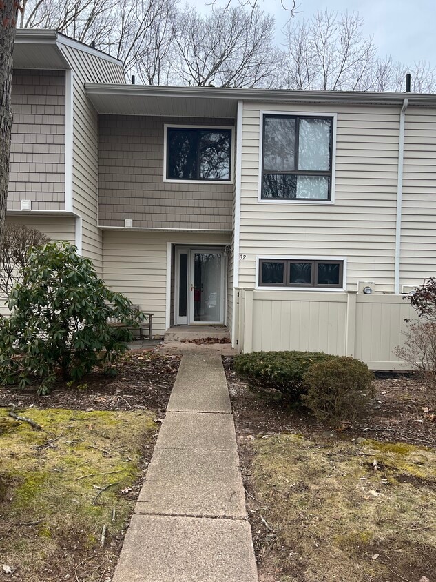 32 Currier Pl Unit 32, Cheshire, CT 06410 Condo for Rent in Cheshire