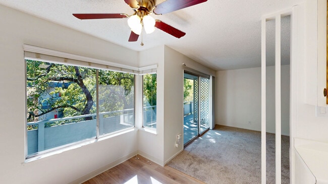 Building Photo - 823 Las Gallinas Ave