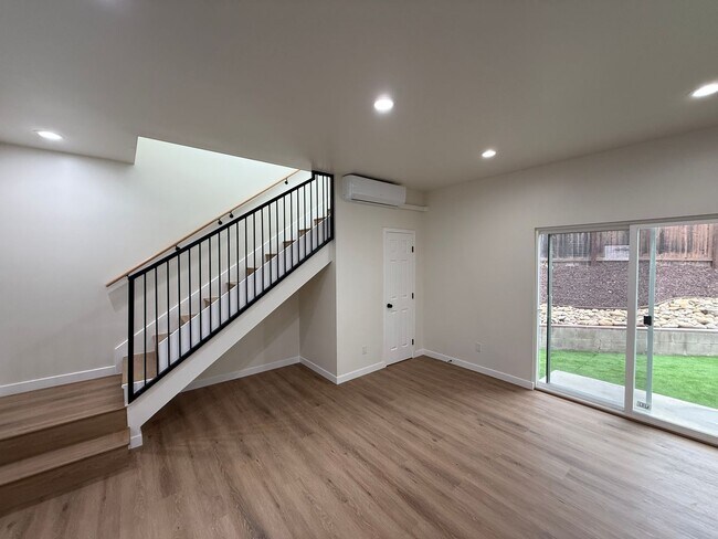 Foto del edificio - 5418-5420 Baja Drive