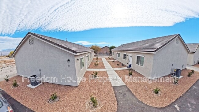 Building Photo - 1111 Sixshooter Ave