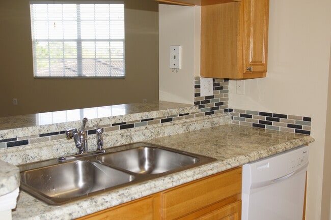 Building Photo - 5500 Bentgrass Dr
