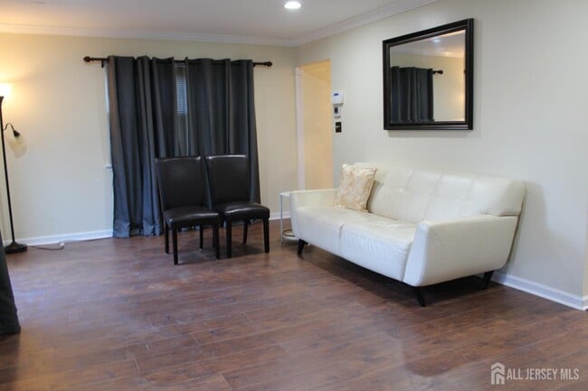 Building Photo - 707 Merrywood Dr