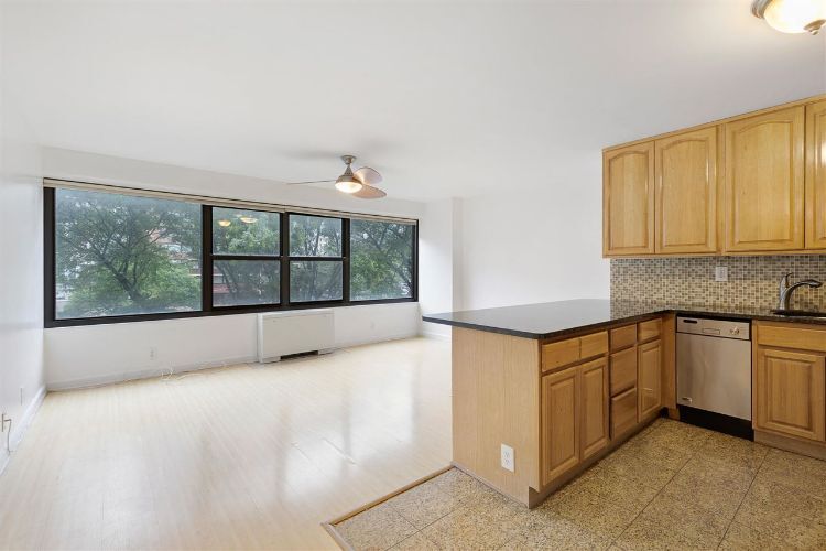 Primary Photo - 135 Montgomery St