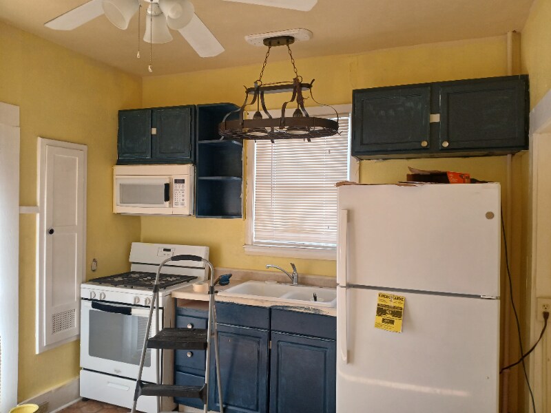 Building Photo - 113 E Mistletoe