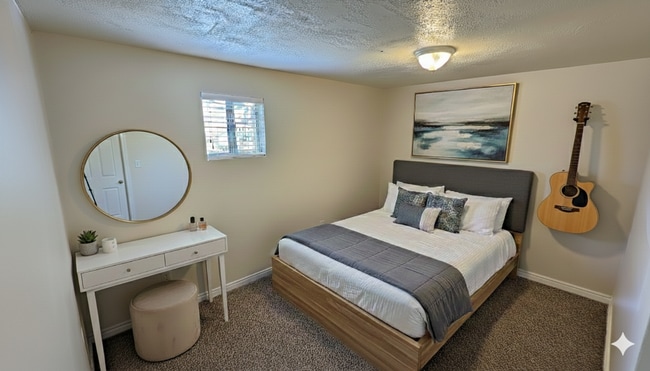 Building Photo - 950 E 1000 S